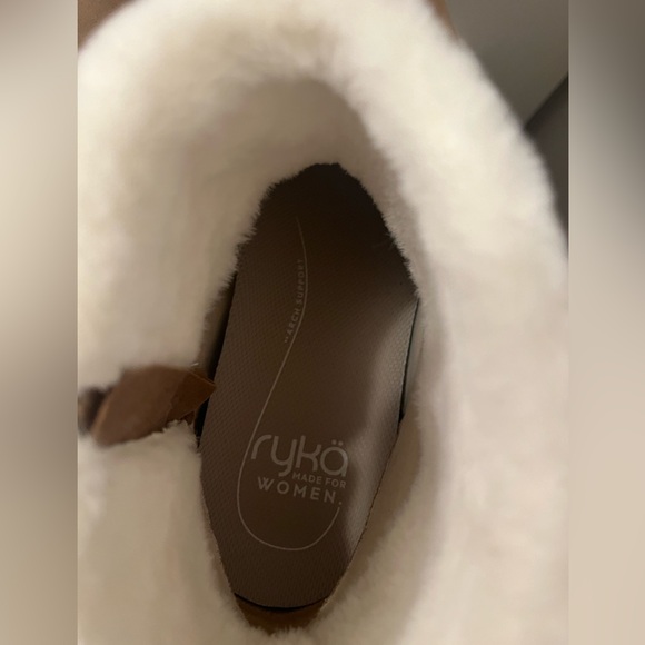 11 Wide Women's Cozy Brown Ankle Boots with White Trim - Picture 8 of 9